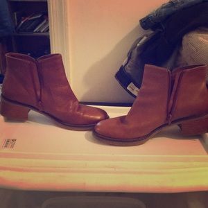 I am selling ankle boots